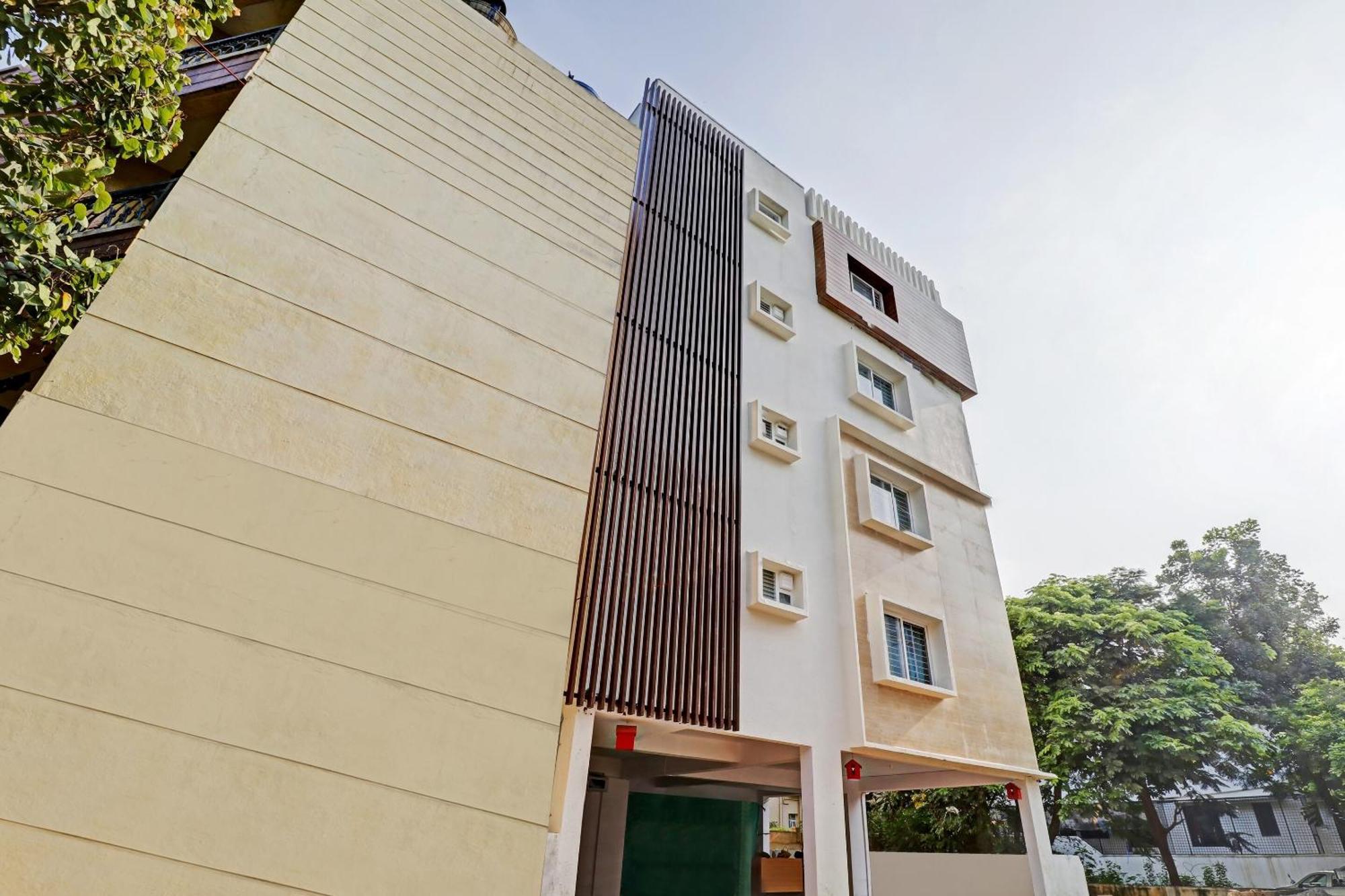 Oyo Nr Royal Hotel Bangalore Exterior photo